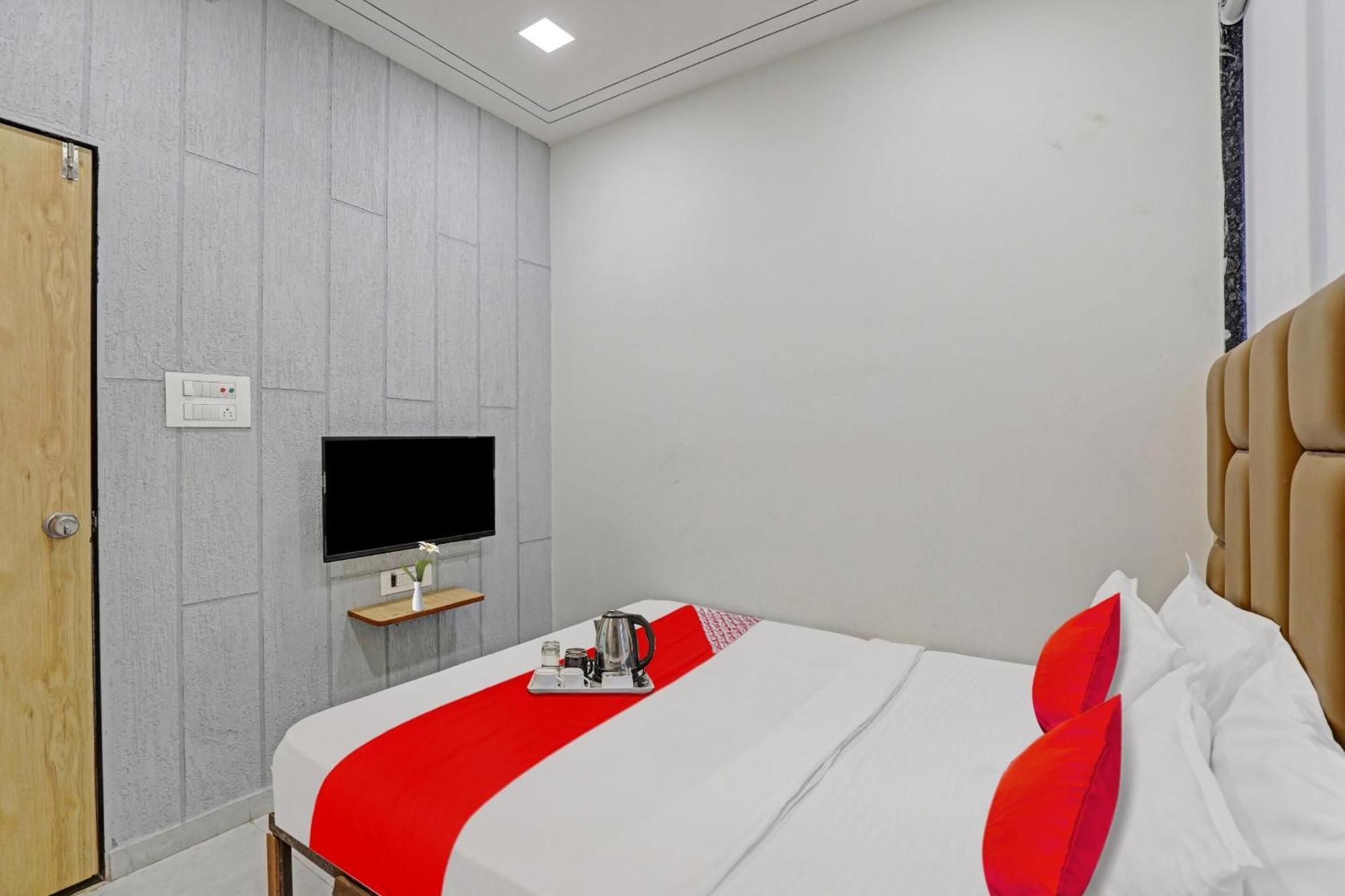 Hotel O Royal Orbit Surat Eksteriør billede