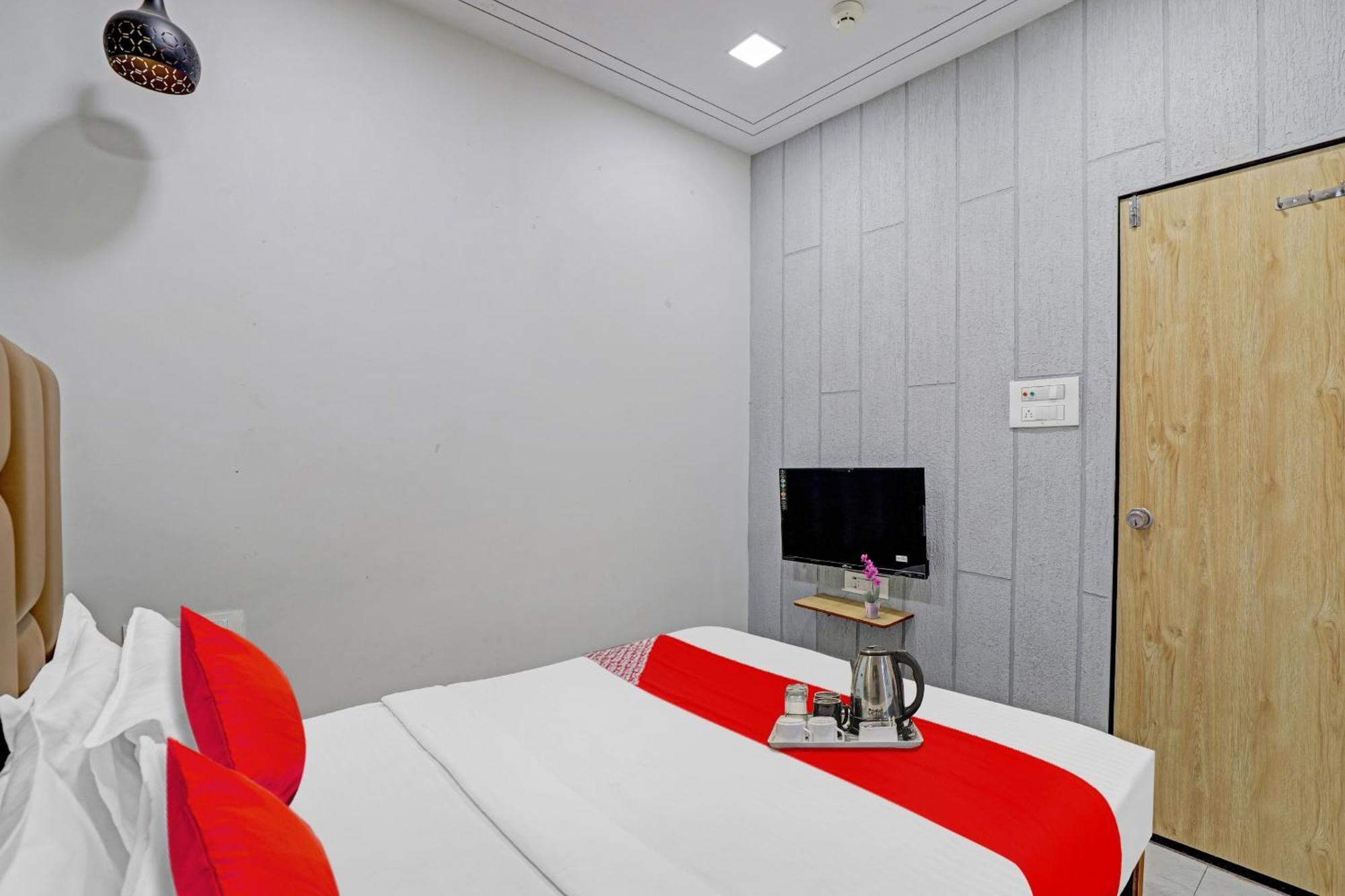 Hotel O Royal Orbit Surat Eksteriør billede