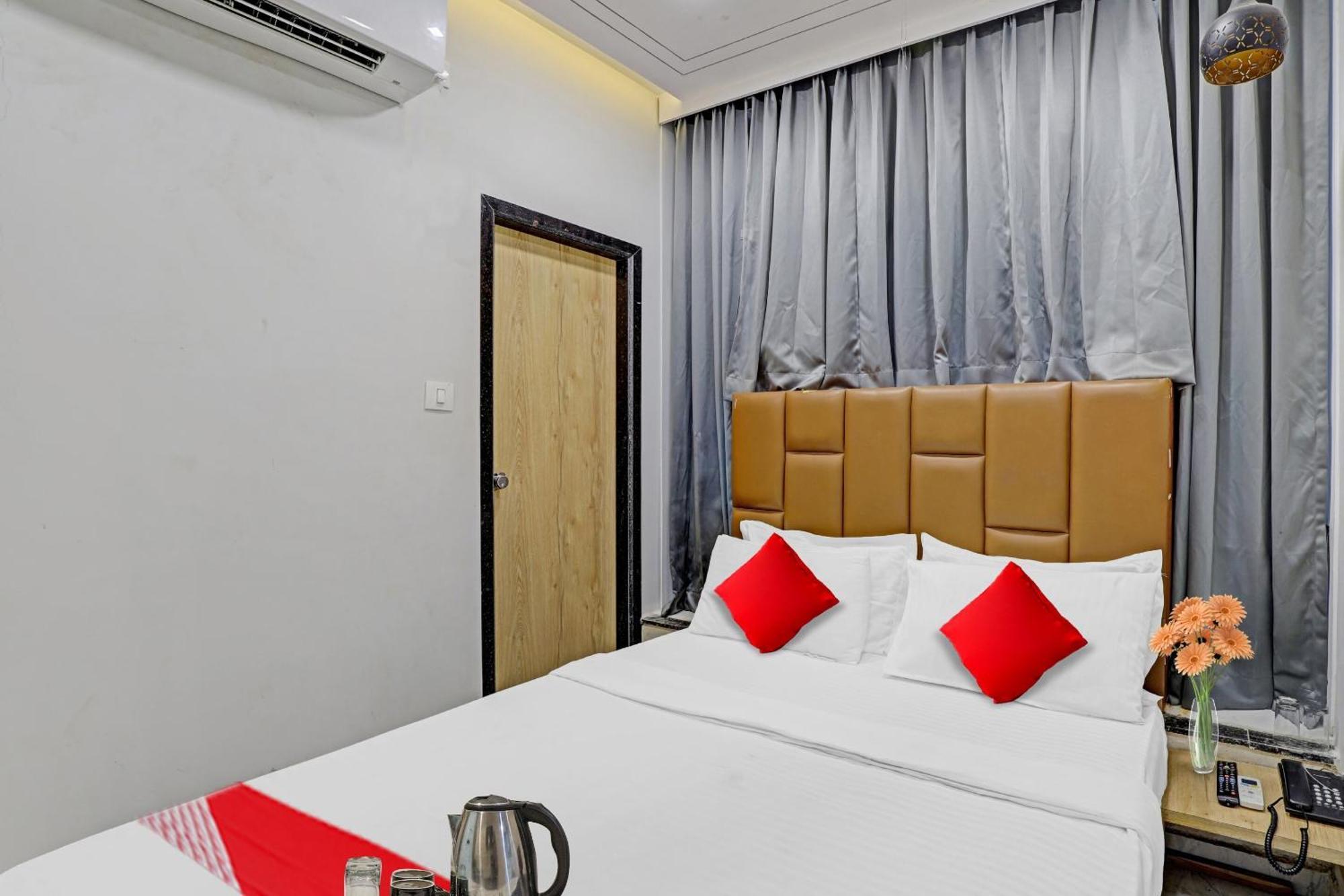 Hotel O Royal Orbit Surat Eksteriør billede